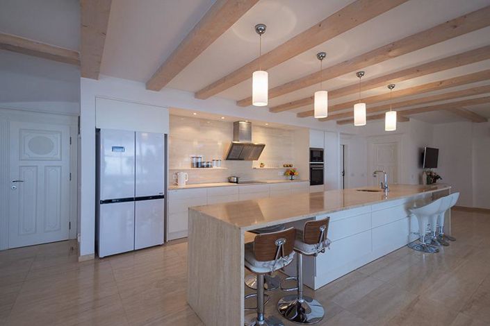 Image No.10-5 Bed Property for sale