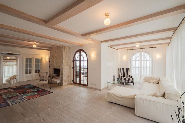 Image No.5-5 Bed Property for sale