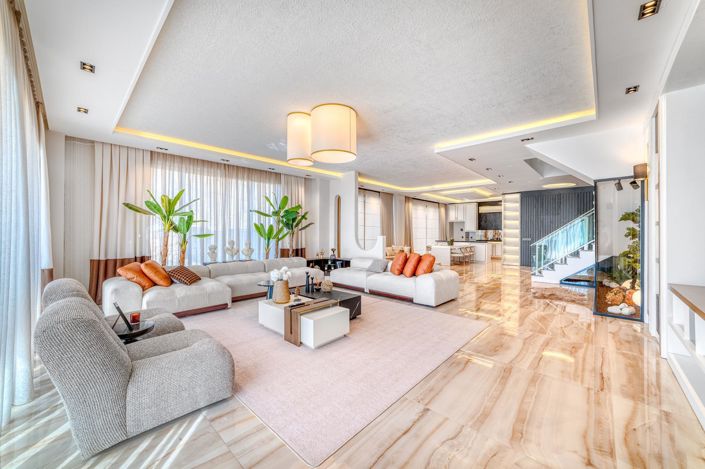 Image No.3-6 Bed Property for sale