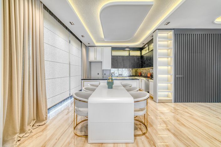 Image No.8-6 Bed Property for sale