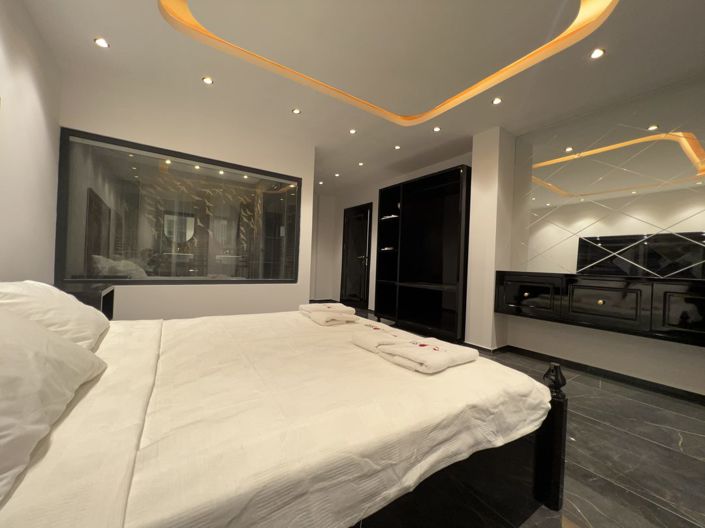 Image No.7-4 Bed Property for sale