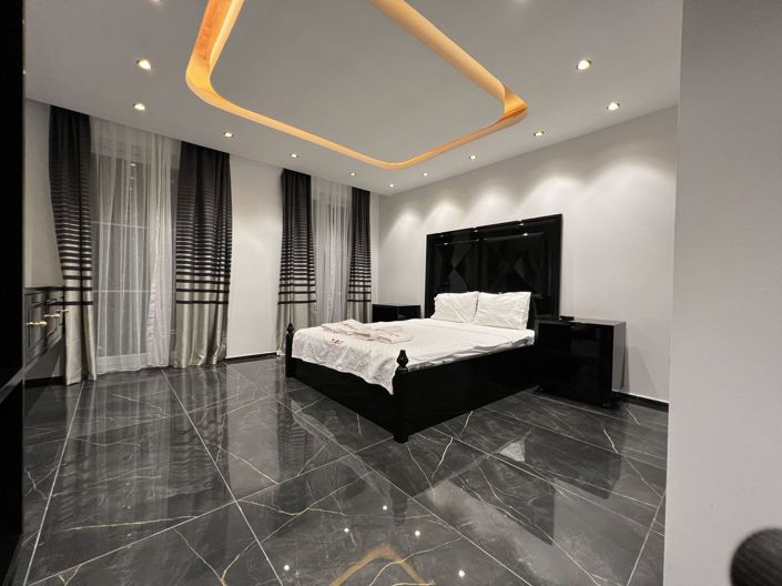 Image No.9-4 Bed Property for sale