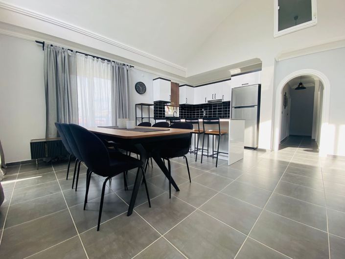 Image No.8-3 Bed Property for sale