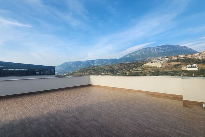 Image No.10-3 Bed Property for sale