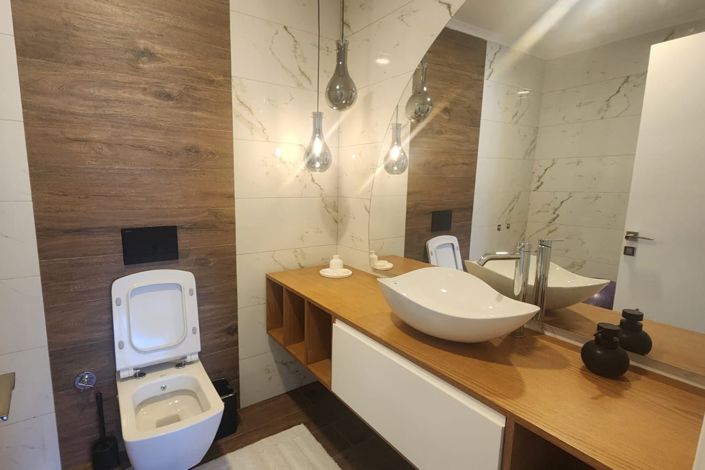 Image No.9-3 Bed Property for sale