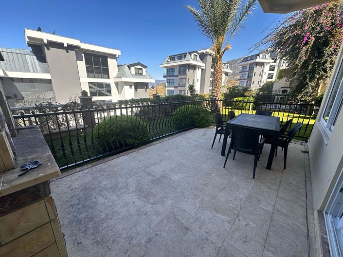 Image No.10-3 Bed Property for sale