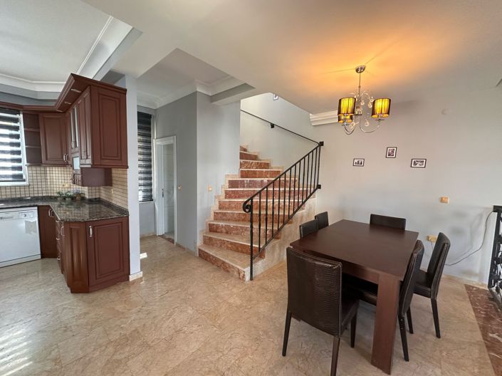 Image No.9-3 Bed Property for sale