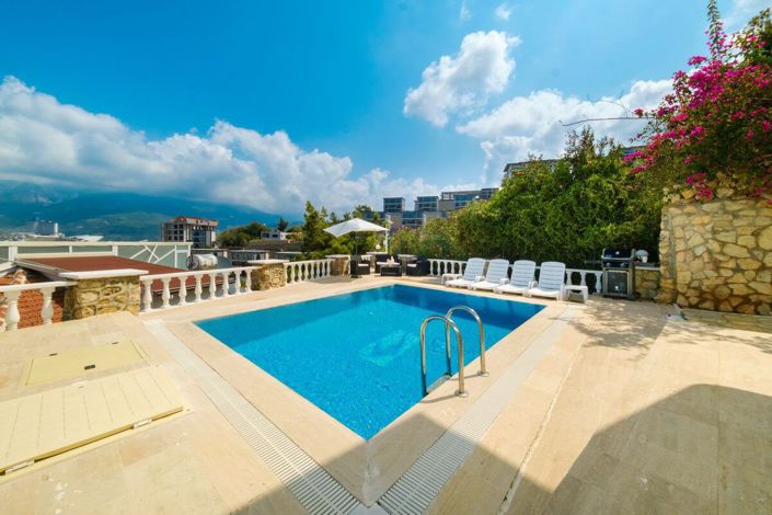 Image No.10-4 Bed Property for sale