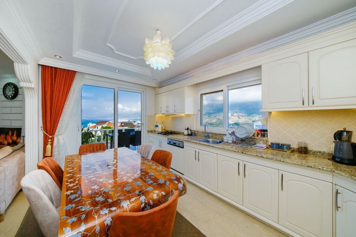 Image No.2-4 Bed Property for sale