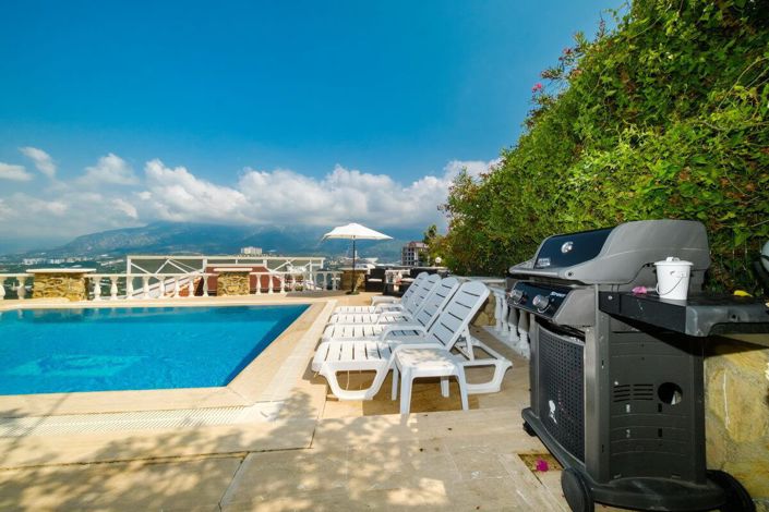 Image No.4-4 Bed Property for sale