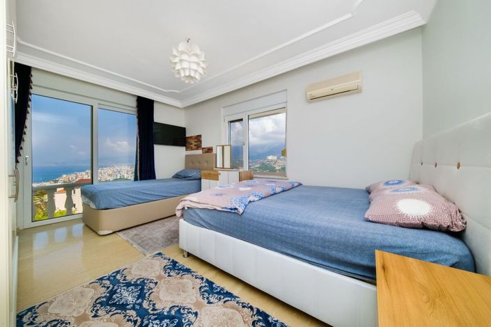 Image No.5-4 Bed Property for sale