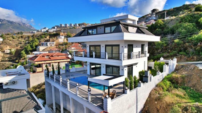 Image No.2-4 Bed Property for sale