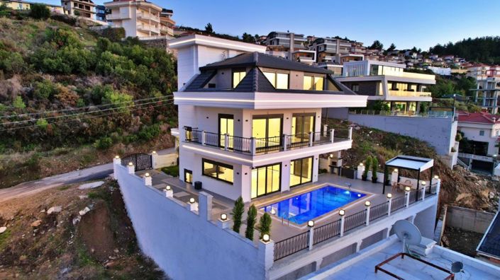 Image No.6-4 Bed Property for sale