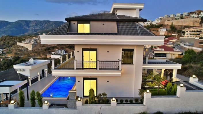 Image No.7-4 Bed Property for sale