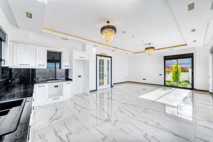 Image No.9-4 Bed Property for sale