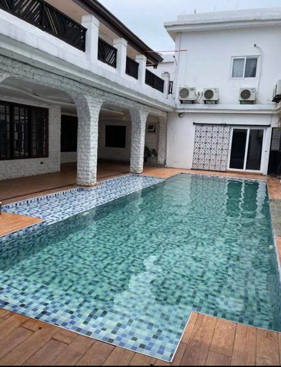 Image No.10-7 Bed Property for sale