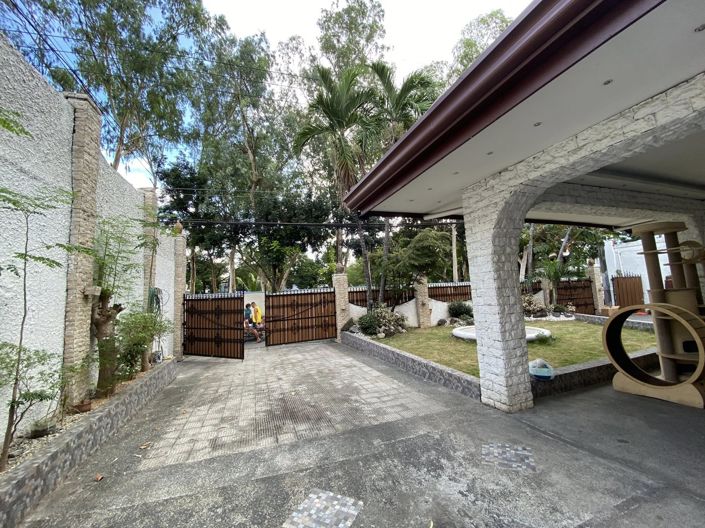 Image No.3-7 Bed Property for sale