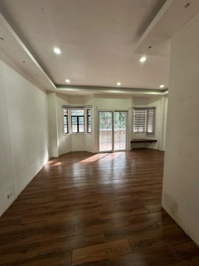 Image No.7-7 Bed Property for sale