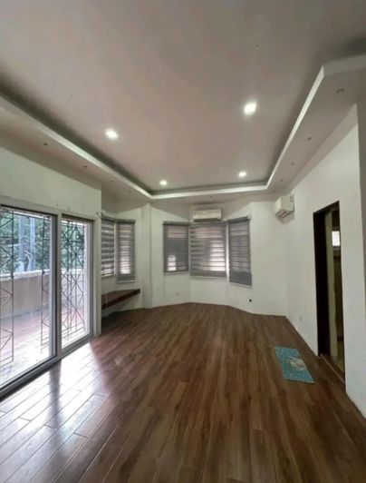 Image No.8-7 Bed Property for sale