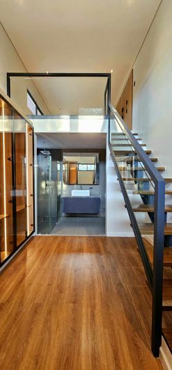 Image No.5-5 Bed Property for sale