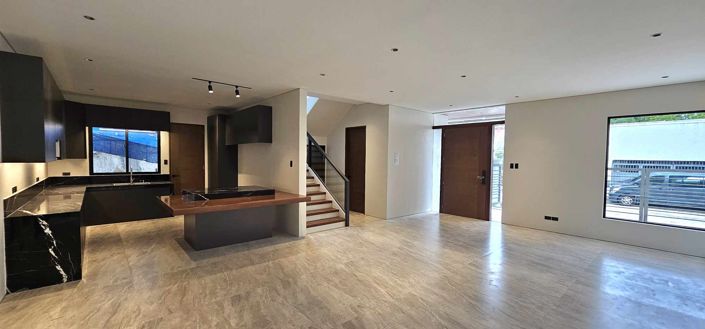 Image No.6-5 Bed Property for sale