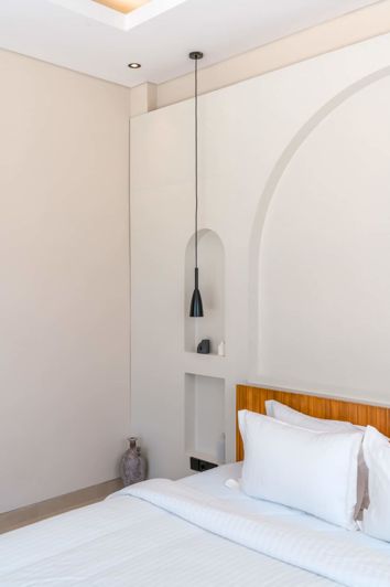 Image No.10-3 Bed Property for sale