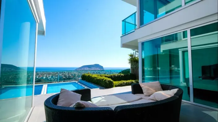 Image No.10-5 Bed Property for sale