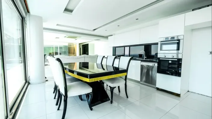 Image No.4-5 Bed Property for sale