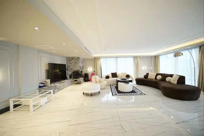 Image No.2-5 Bed Property for sale