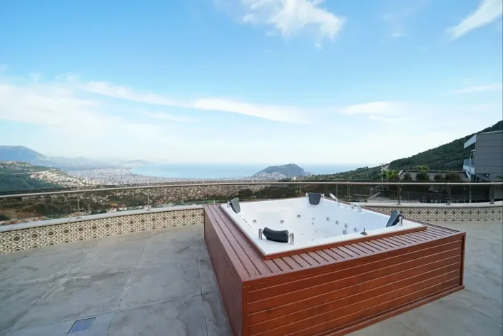 Image No.3-5 Bed Property for sale