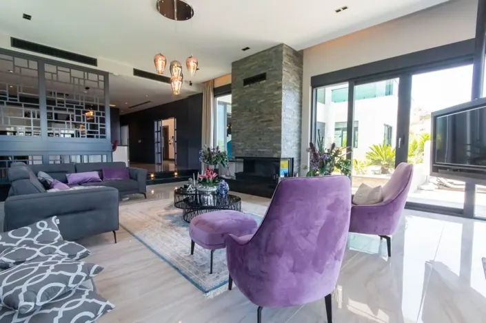 Image No.4-6 Bed Property for sale