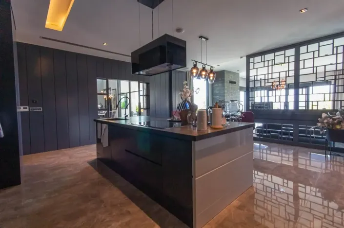 Image No.8-6 Bed Property for sale