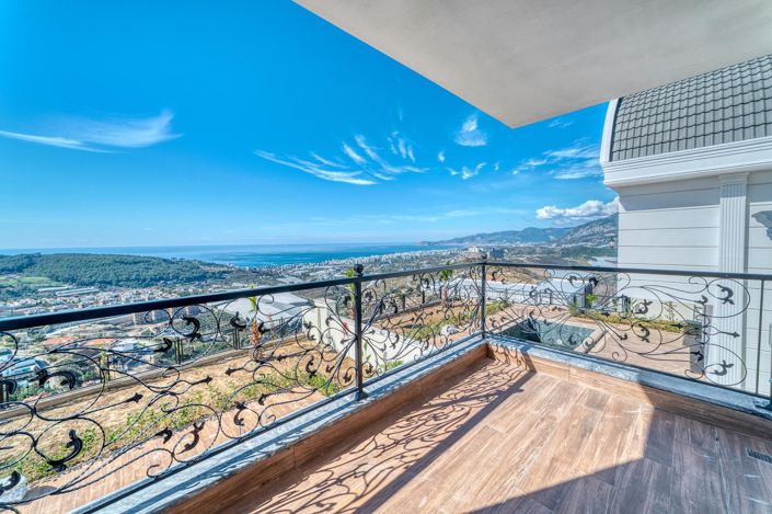 Image No.2-6 Bed Property for sale