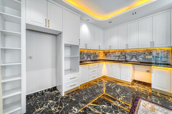 Image No.7-6 Bed Property for sale