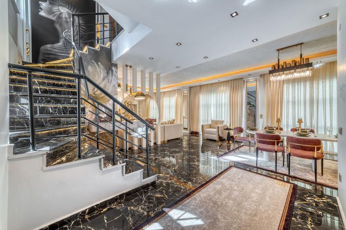 Image No.8-6 Bed Property for sale