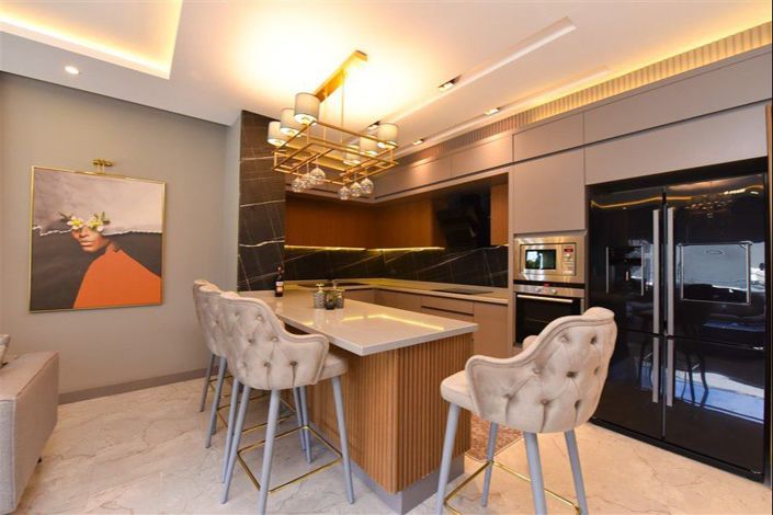 Image No.4-4 Bed Property for sale