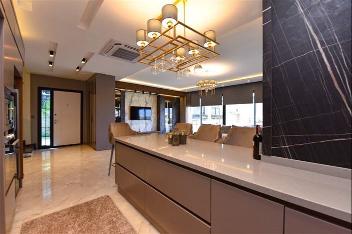 Image No.5-4 Bed Property for sale