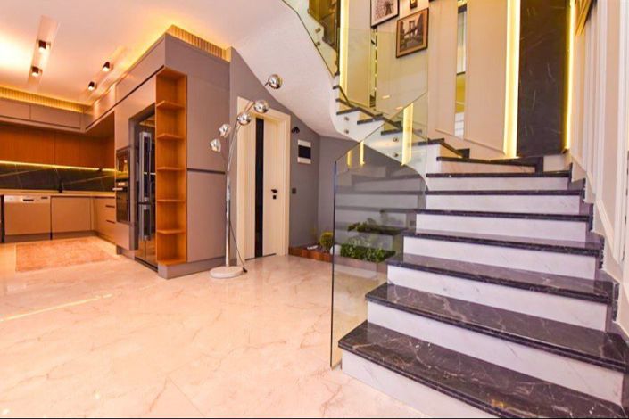 Image No.6-4 Bed Property for sale