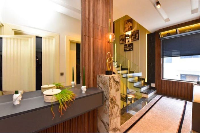 Image No.8-4 Bed Property for sale