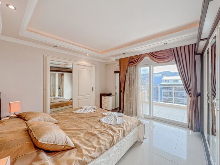 Image No.8-5 Bed Property for sale