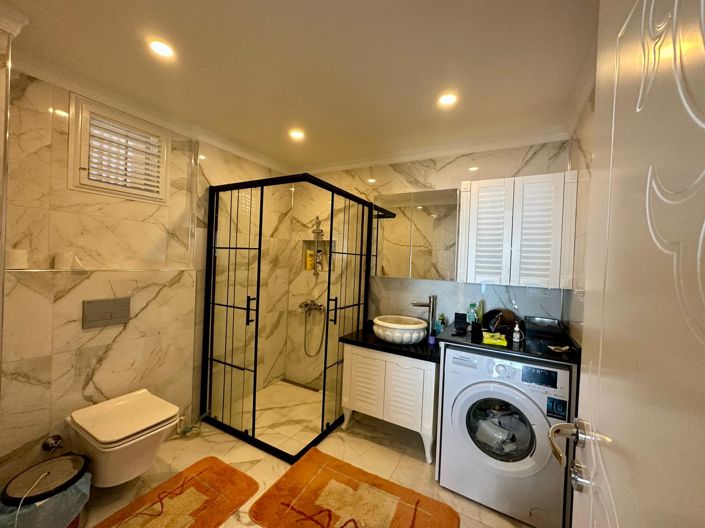 Image No.10-5 Bed Property for sale