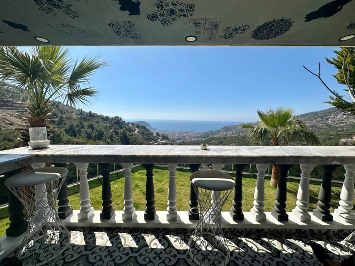 Image No.2-5 Bed Property for sale