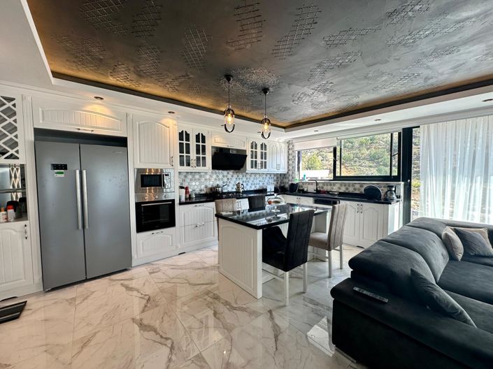 Image No.3-5 Bed Property for sale