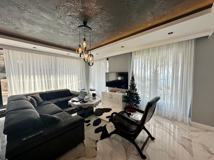 Image No.4-5 Bed Property for sale