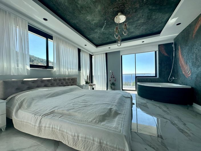 Image No.5-5 Bed Property for sale