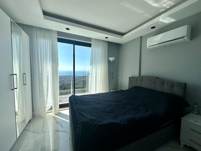 Image No.7-5 Bed Property for sale