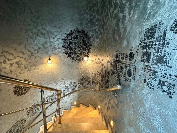 Image No.9-5 Bed Property for sale