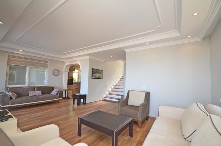 Image No.6-4 Bed Property for sale