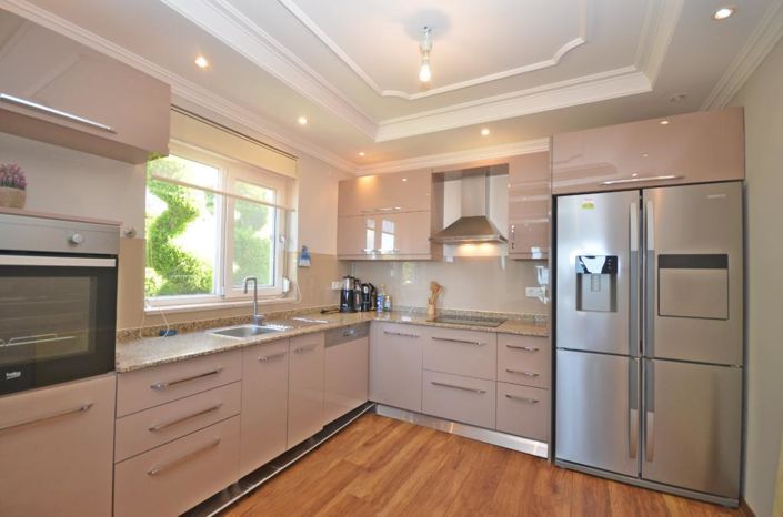 Image No.7-4 Bed Property for sale