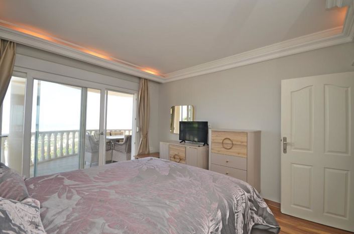 Image No.9-4 Bed Property for sale